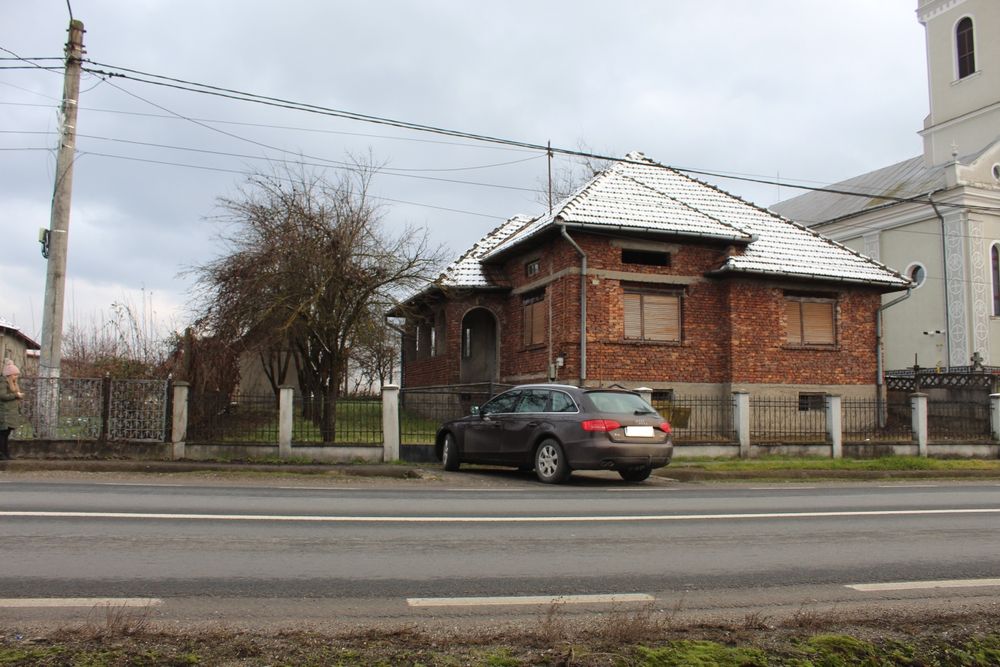 Vând casă 125 mp cu teren 712 mp, în Lăpușel