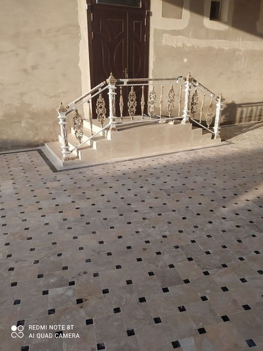 Izvestnyak korka granit Miramir pol sokl uchun