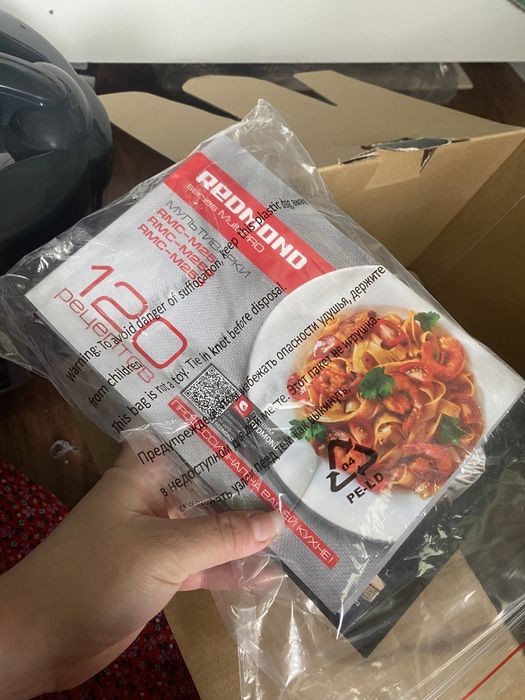 REDMOND RMC-M252 860w 5L