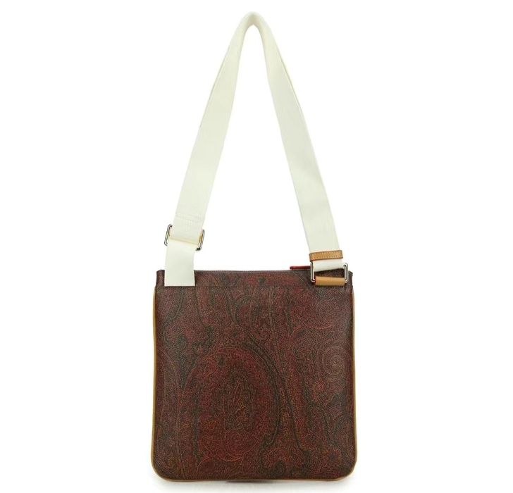 Барсетка ETRO с белом ремешком

41