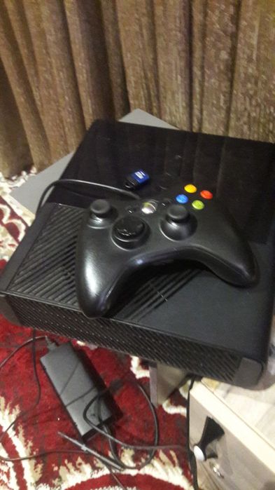Xbox360 E naxtga 600 ming sum  prashifka qilingan idial holatda. obmin