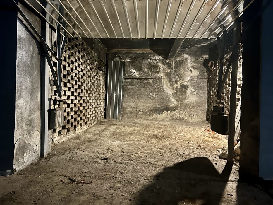 Garaj 18mp langa piata Dacia - apa, canalizare, lumina