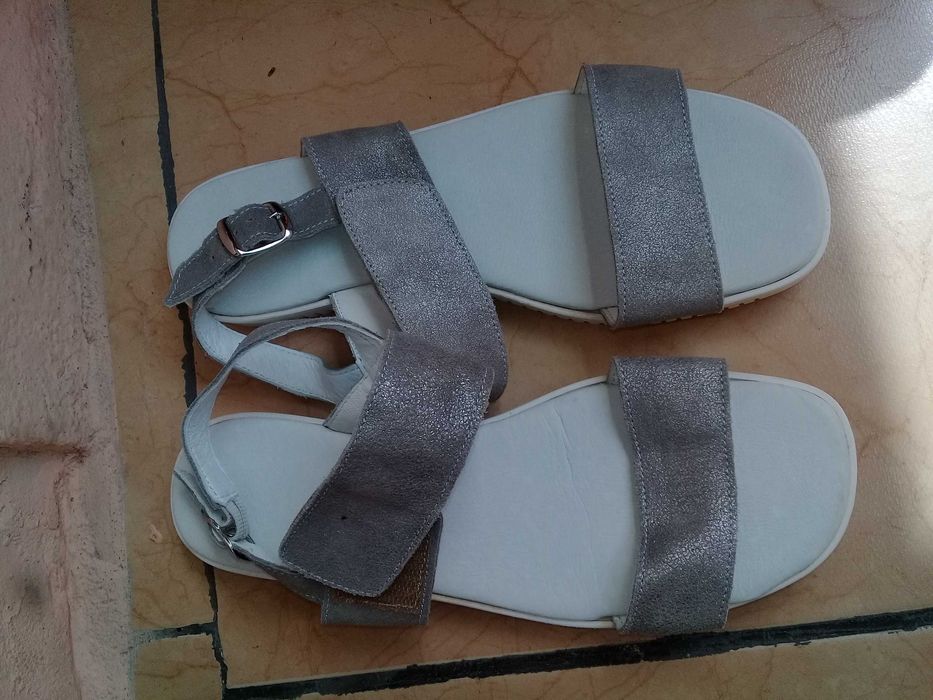 sandale de piele gri NOI