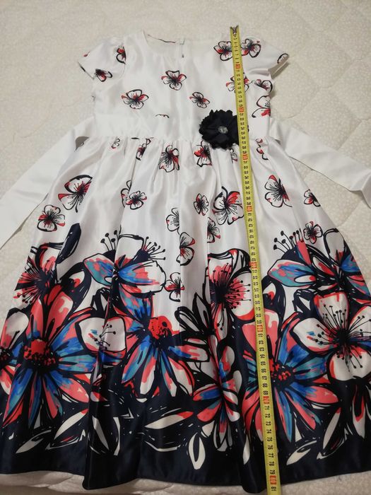 Платье атласное на девочку 5000.