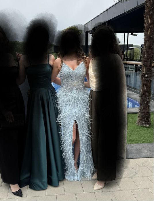 Rochie Ylenne cu pene si pietre