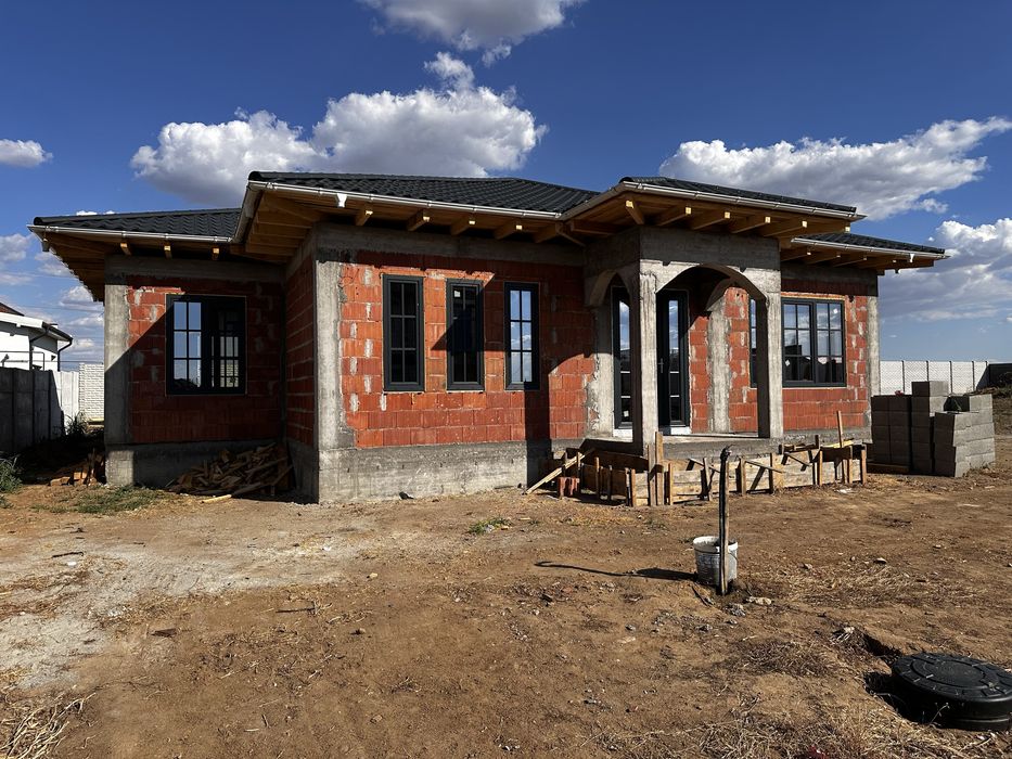 Casa parter, la rosu / Gaze, canalizare, curent si apa / zona Damila