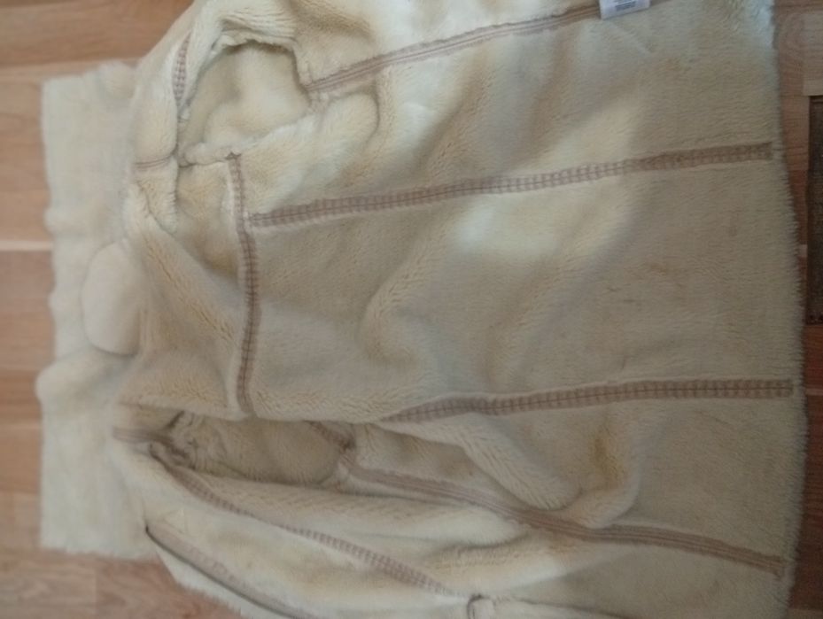 Марково яке за момиче 12-14 г.в добро състояние.