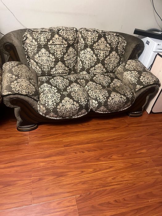 Отдам даром диван с креслом