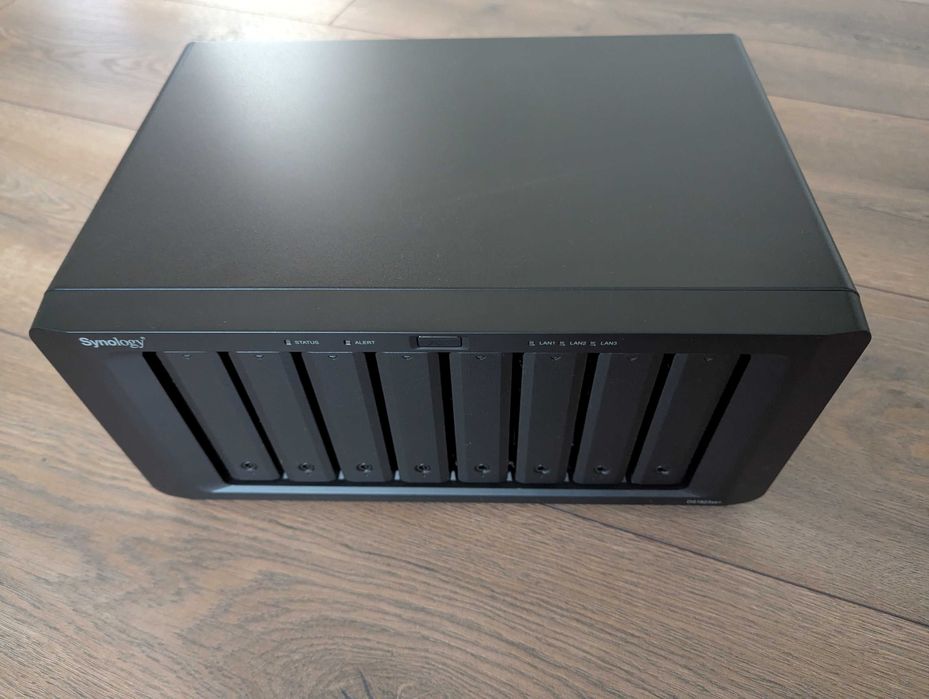 Synology DS1823xs+ NAS с пълен комплект дискове и RAM
