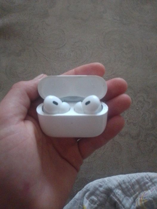 Продам наушники Airpods pro