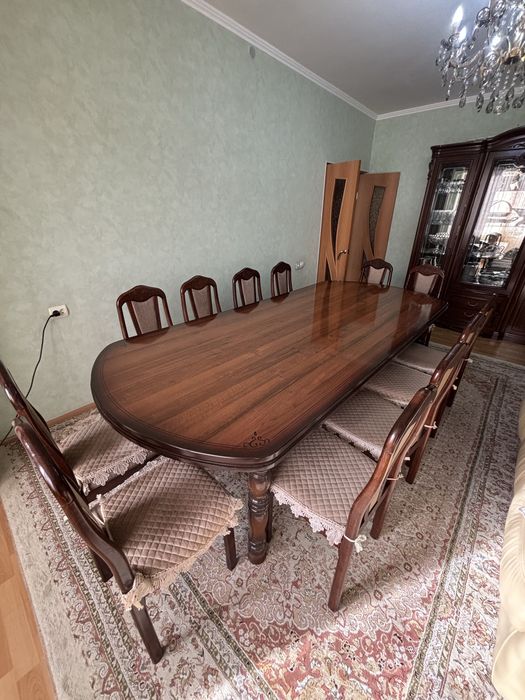 Стол со стульями