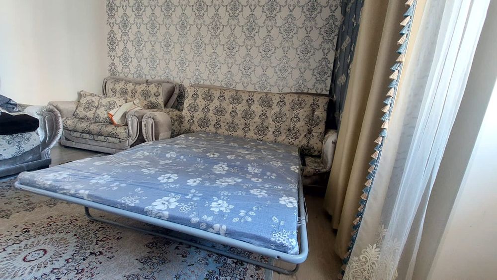 Диван екі кресломен