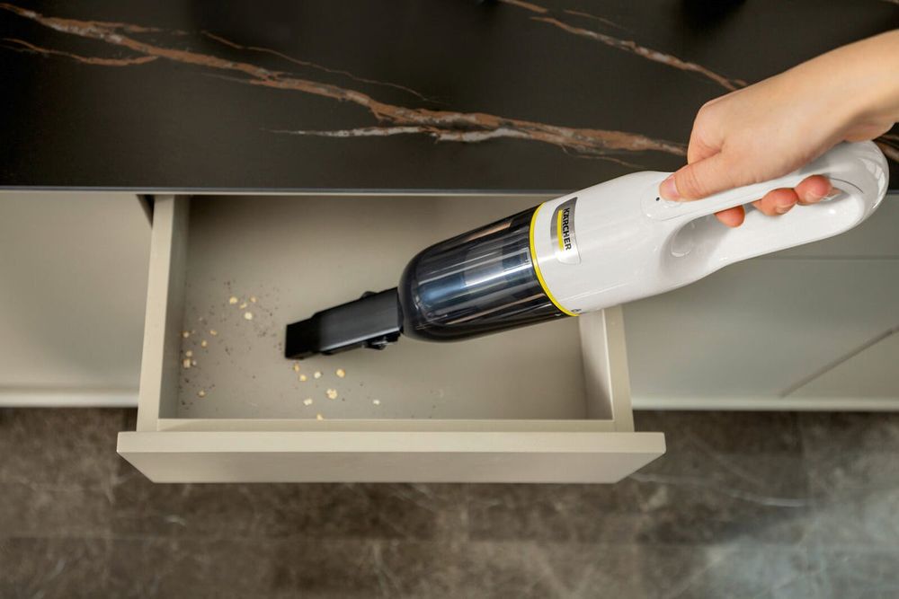 Аккумуляторный ручной пылесос karcher CVH 3 Plus