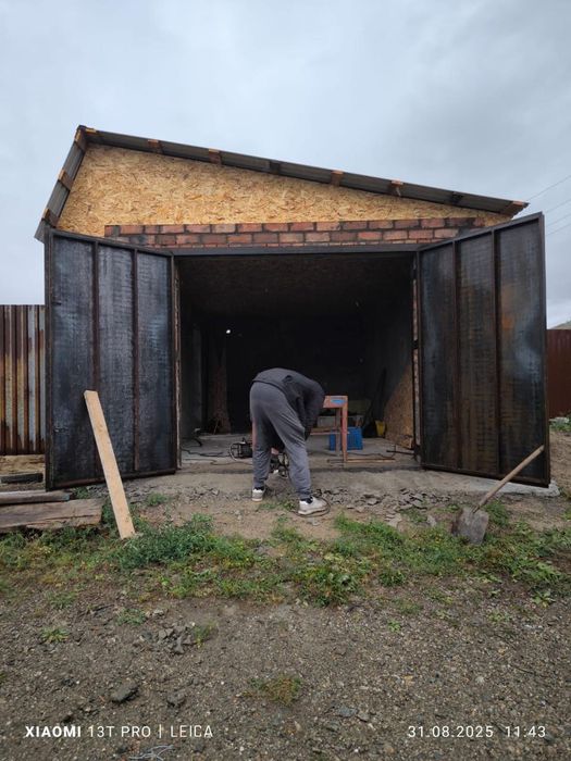 Гаражные ворота продам.