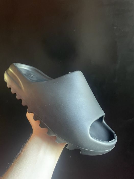 Papuci Yeezy Slides