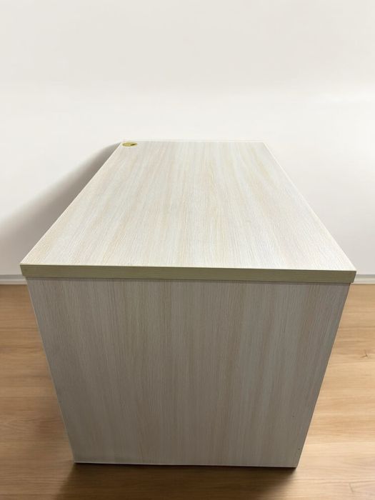 Офисной Стол в Идеальном Состоянии