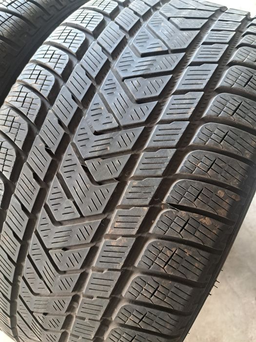 2 anvelope iarnă 295 35 r21 Pirelli