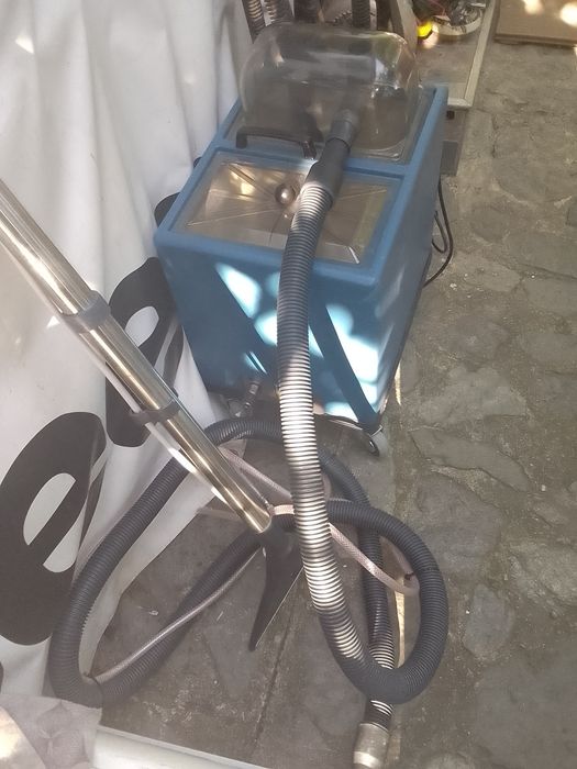 Vând aspirator cu injecție -abur