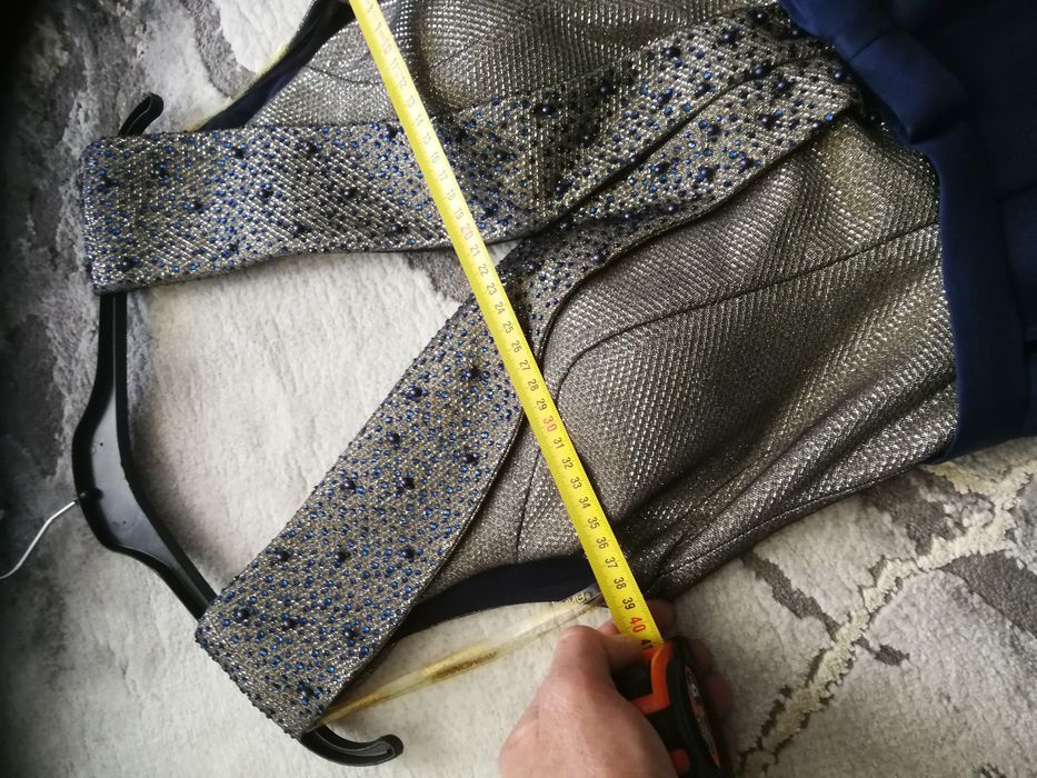 Vand  urgent rochie de gală purtată o singură dată