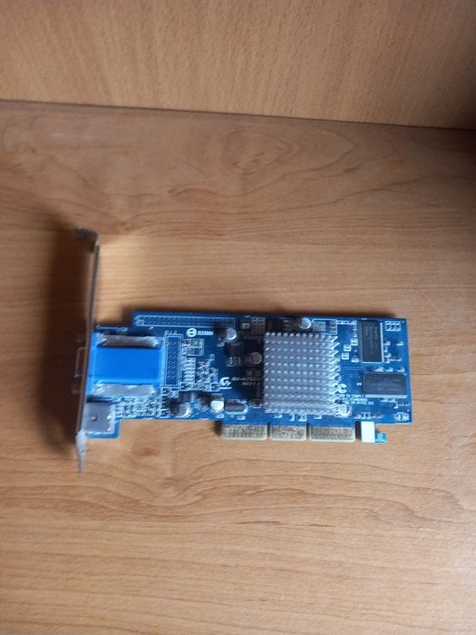Vand placa video veche pt pc vechi