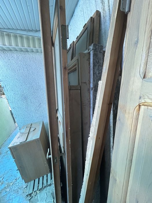 Тумбочка И Двери