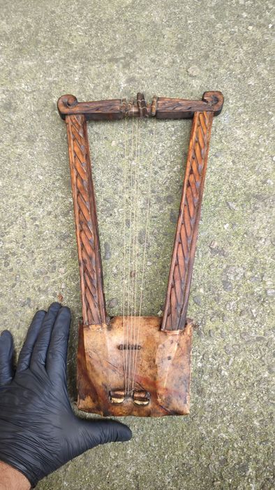 Instrument tradițional etiopian "Begena" sau "Krar"