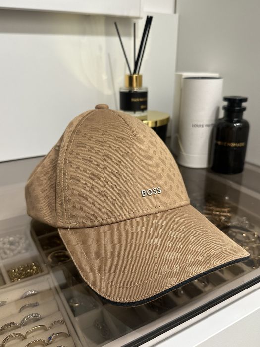 Дамска шапка BOSS