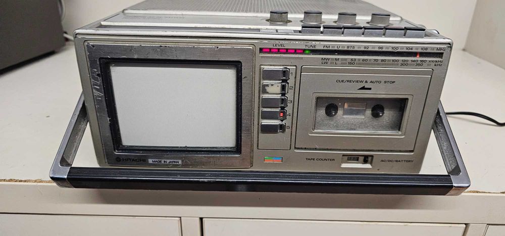 Portabil Hitachi cu tv si caseta  Hitachi