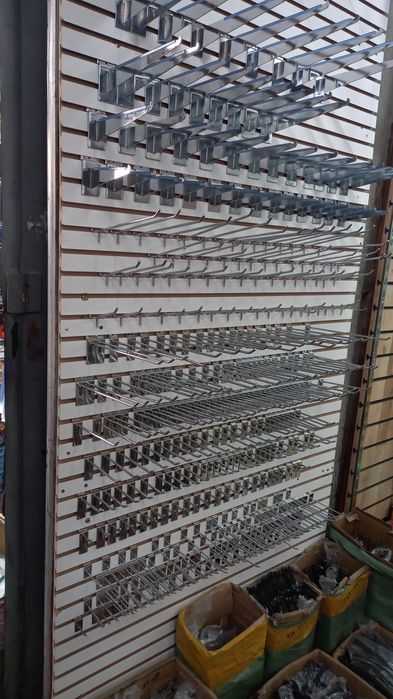 Крючки на эконом панели