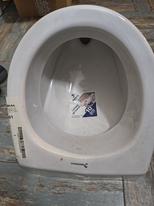 Vând pisoar,(urinal) nou alb Ideal Standard