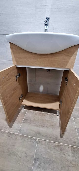 Vand dulap si lăvoar.