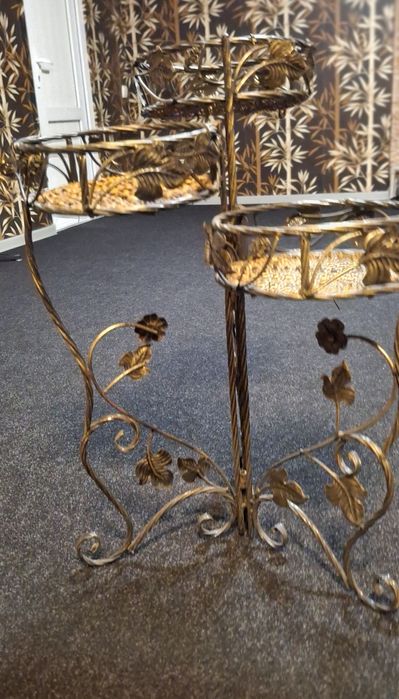 Продаю подставку для цветов