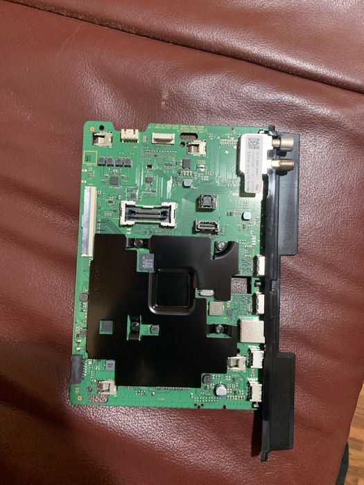 Dezmembrez tv defect Samsung UE43CU8072U