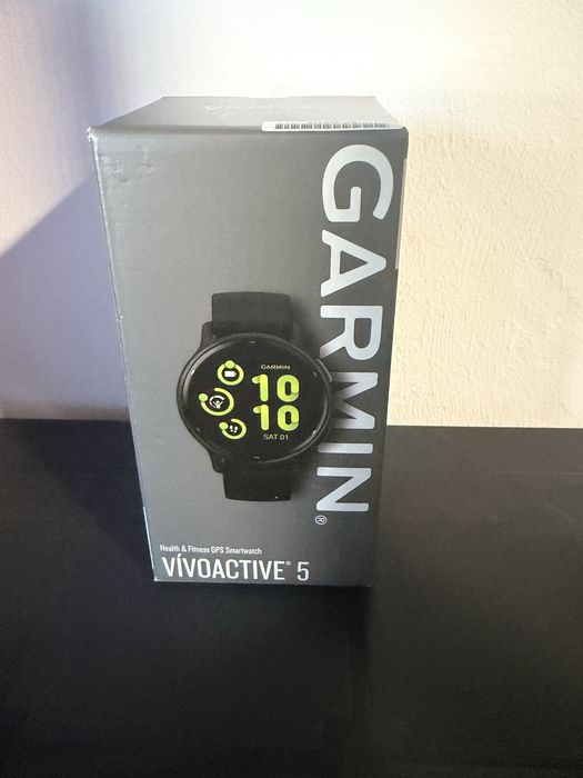 Garmin vivoactive 5 smart watch pe negru si pe alb