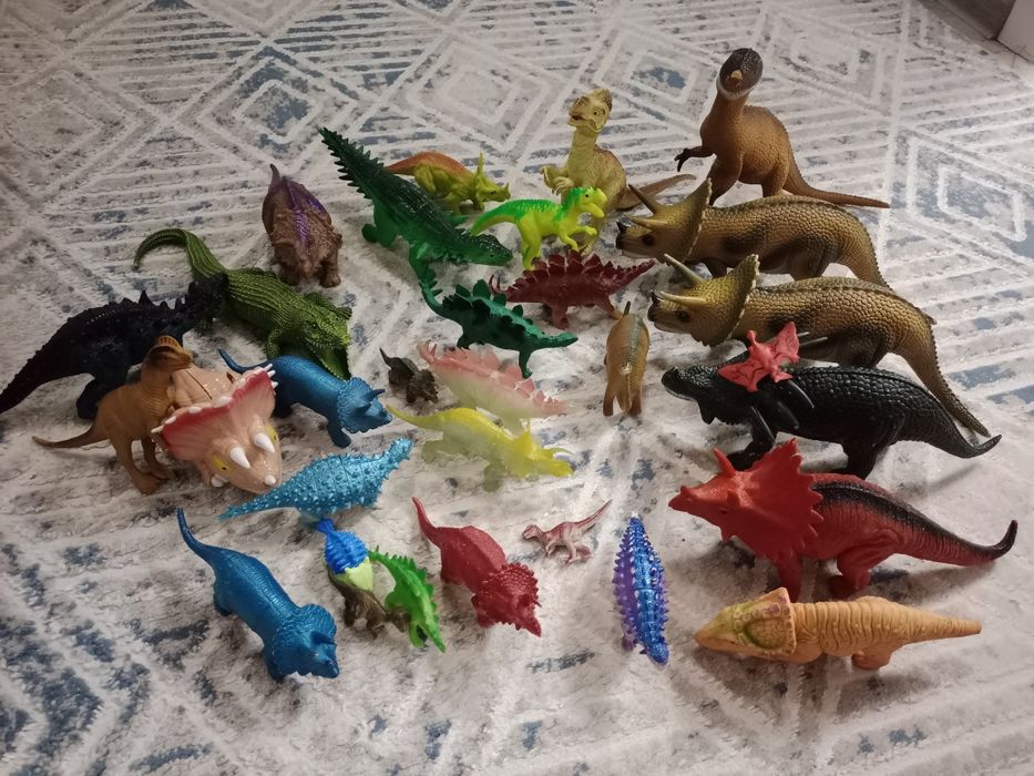 Динозавры игрушки разные
