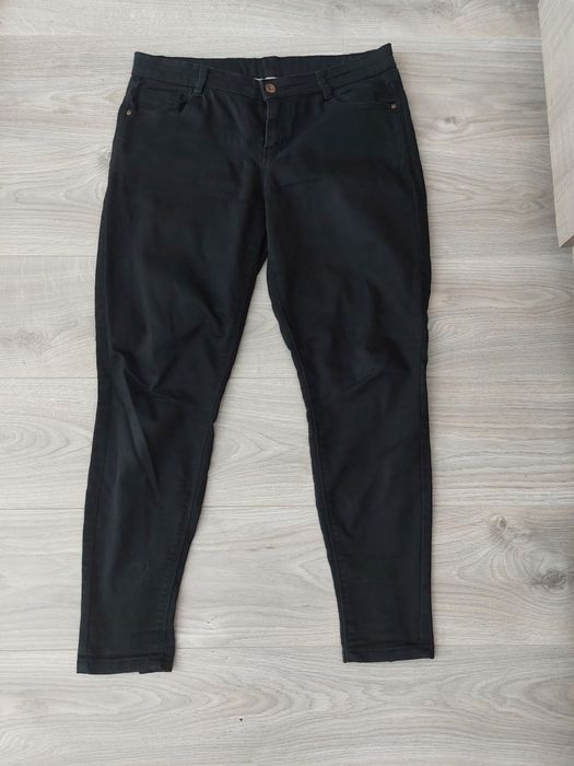 Pantaloni negri marimea 40