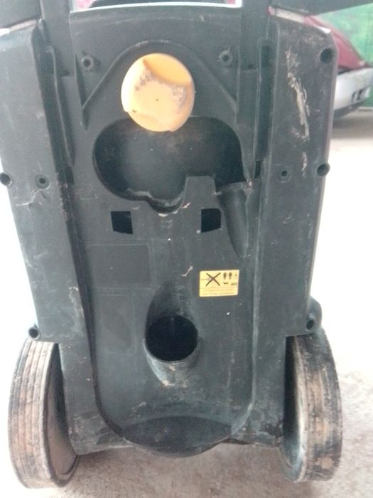 Срочно продаю карчер не рабочий на  запчасти или на вастоновлен я