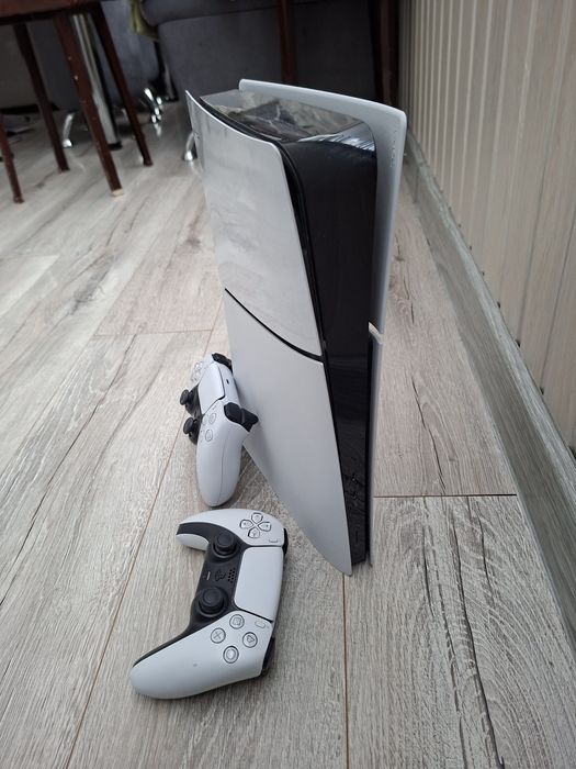 Продаю Sony Playstation 5 slim 1ТБ