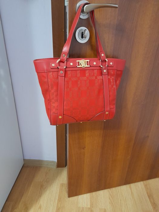 Продавам нови и използвани дамски чанти.