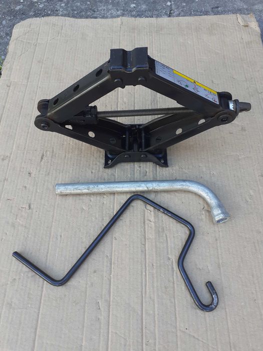 Cric,cheie de roti VW Golf, Touran  SKODA Octavia,Rapid,AUDI A3,SEAT