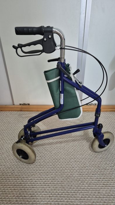 Rolator pliabil pentru persoane cu handicap