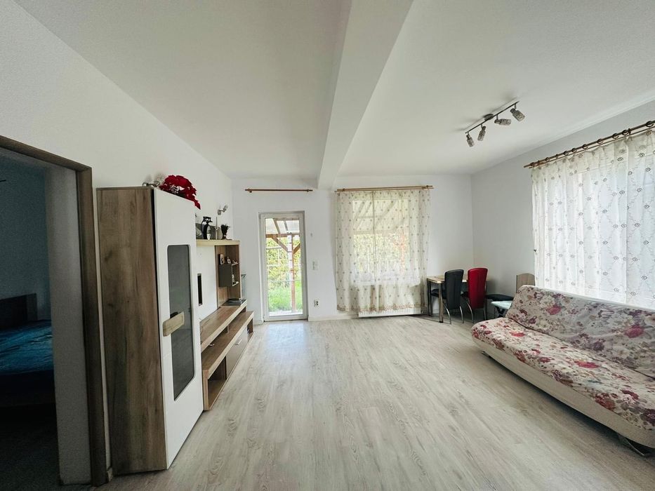 Casa de vanzare cu 5 camere - fara agentii
