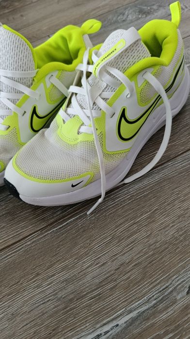 Маратонки  на NIKE