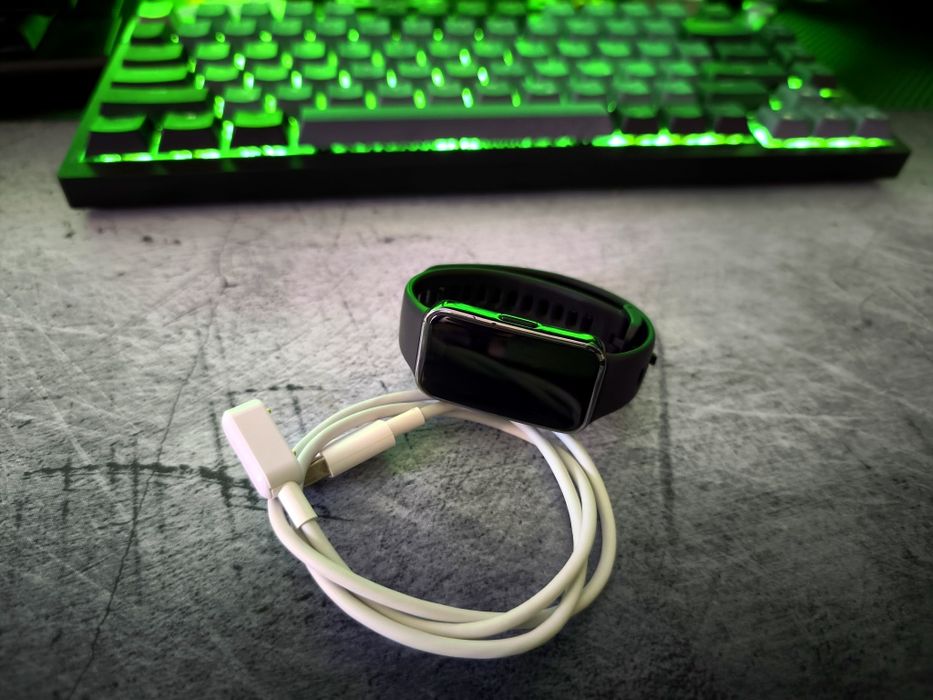 Vând brățară fitness Huawei Band 9