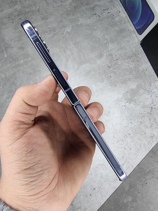 Samsung z flip-4 256Gb snapdragon Gen 1