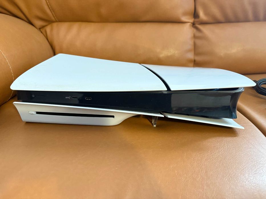 Sony Playstation 5 CFI-2016 + Контролер + FIFA 25