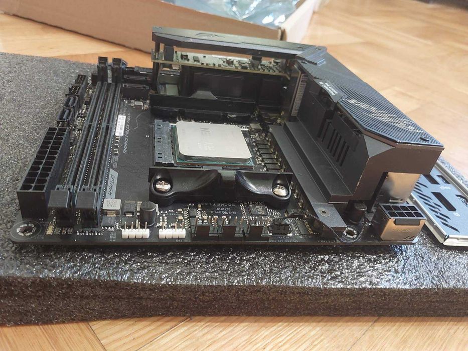 AMD Ryzen 7 5700X3D + Asus ROG StriX X570-i Gaming Wi-Fi