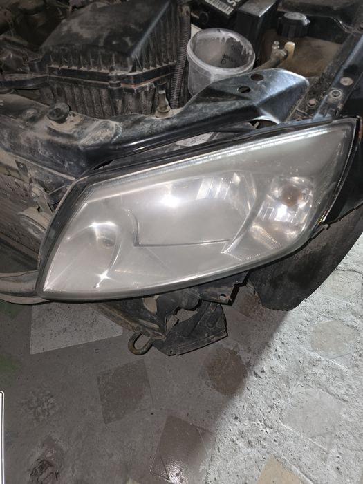 Продам фары лада гранта передний левый 14 год