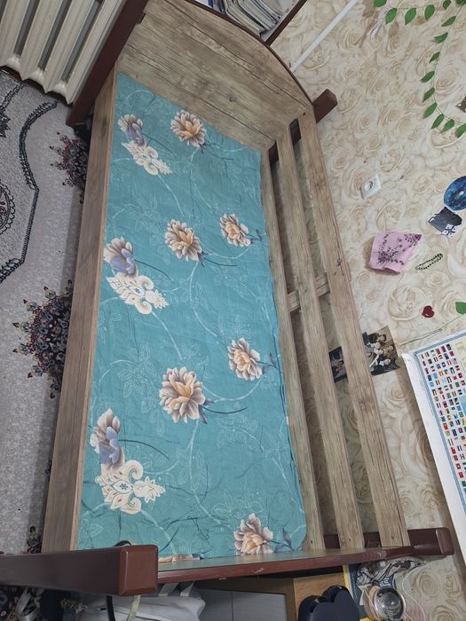 Продам кроват длина 1.85. Ширина 0.83 см..