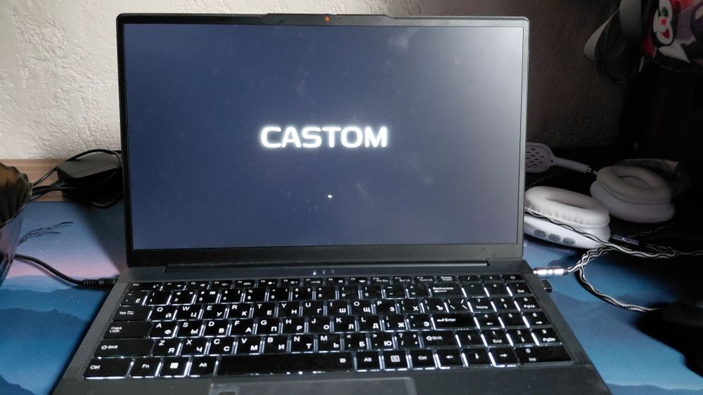 Продам ноутбук CASTOM игравой